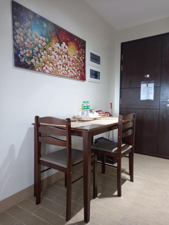 Studio Unit, Homely Condo At One Madison Place Near Iloilo Business Park Ph. Luaran gambar