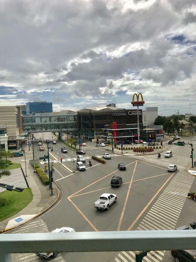 Studio Unit, Homely Condo At One Madison Place Near Iloilo Business Park Ph. Luaran gambar